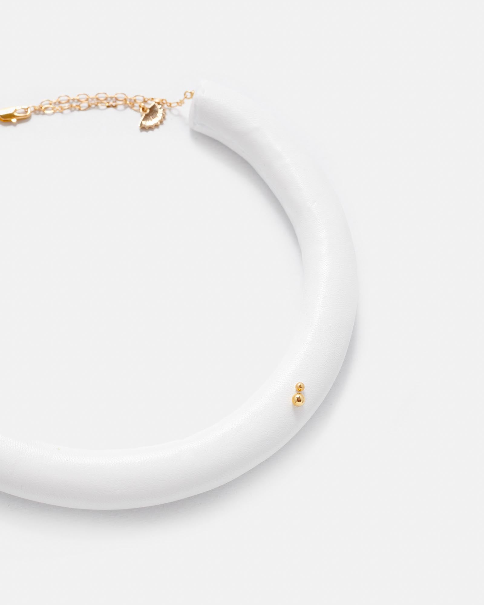 COLLAR GRETA. WHITE